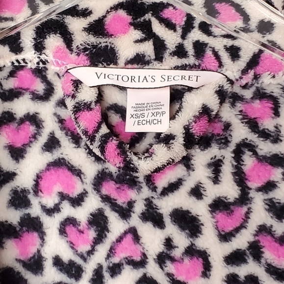 Victoria’s Secret Plush Leopard Heart Robe S/XS - Picture 3 of 7